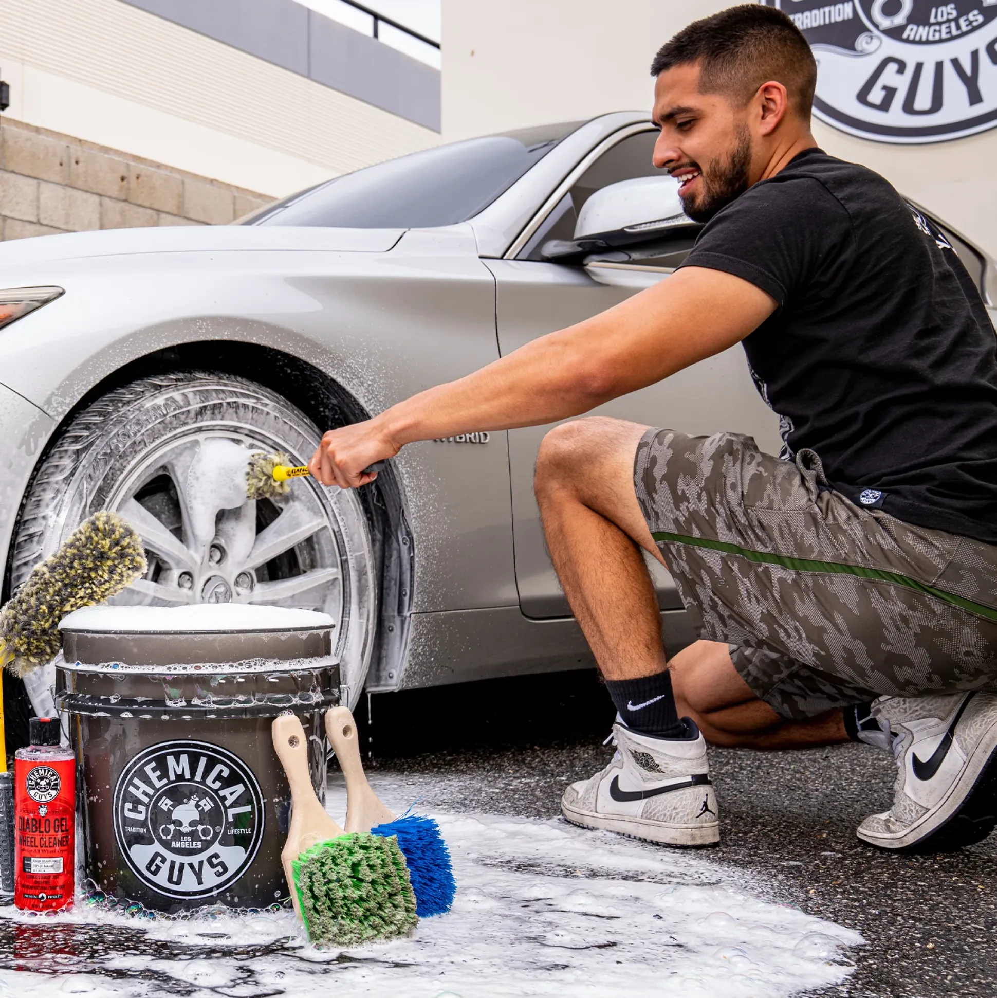 Heavy Duty Ultra Clear Detailing Bucket, 4.25 Gal, Smoked Obsidian Black